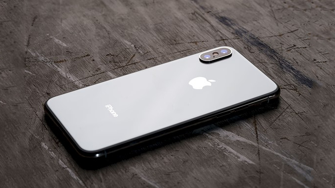 nên mua iPhone X hay iPhone SE 2020