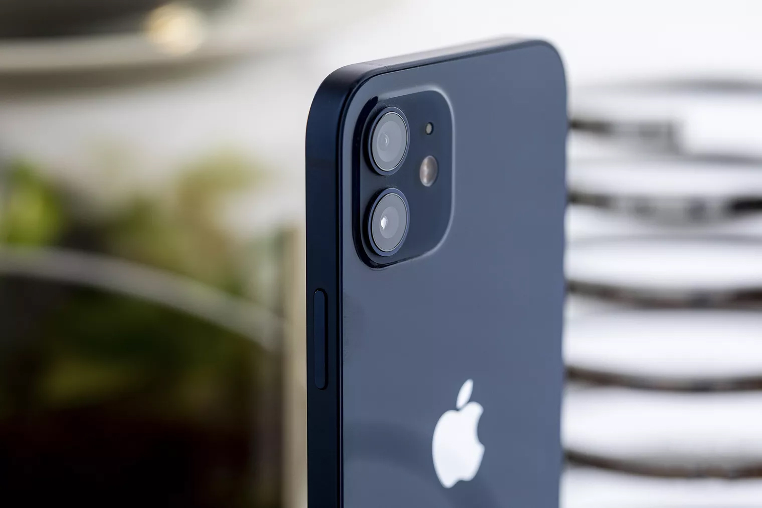 Trên tay iPhone 12: Hội tụ quá nhiều tính năng hấp dẫn để bạn sở hữu
