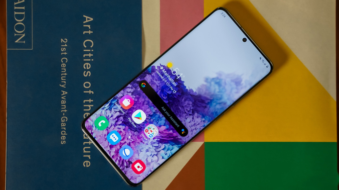  Thiết kế Galaxy S20 Ultra mang đến sự nhẹ nhàng và tinh tế cho người dùng