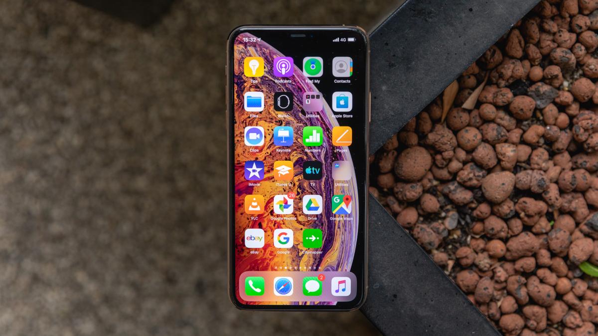 Phone 11 Pro Max vẫn sử dụng thiết kế màn hình tai thỏ với kích thước 6.5 inch 