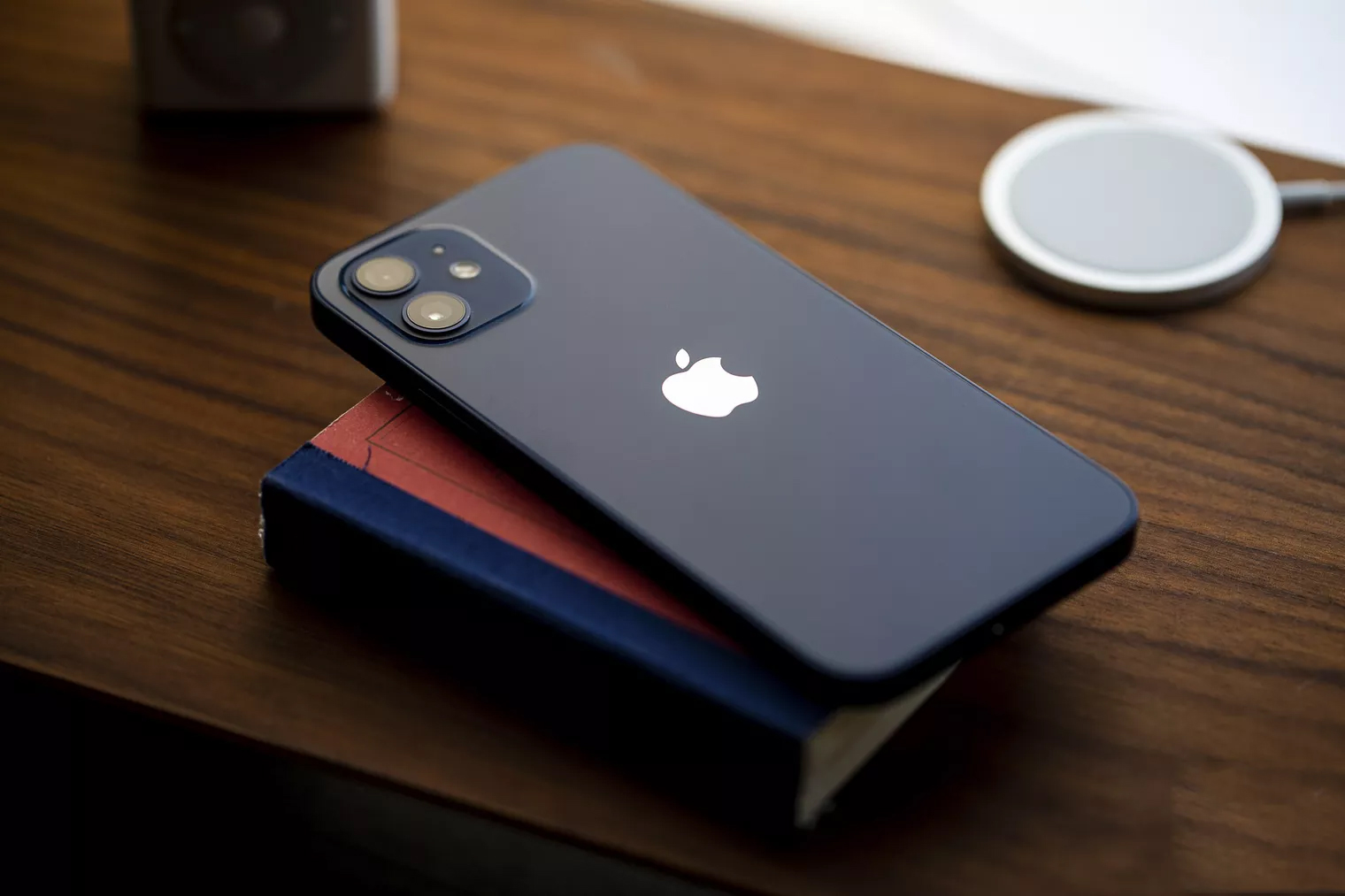 Trên tay iPhone 12: Hội tụ quá nhiều tính năng hấp dẫn để bạn sở hữu